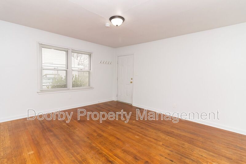 Building Photo - 4913 Carolyn Ln