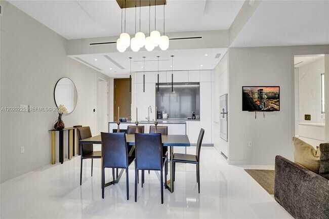 Building Photo - 300 Biscayne Blvd Way
