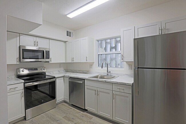 Building Photo - Ben Mar 2590-105