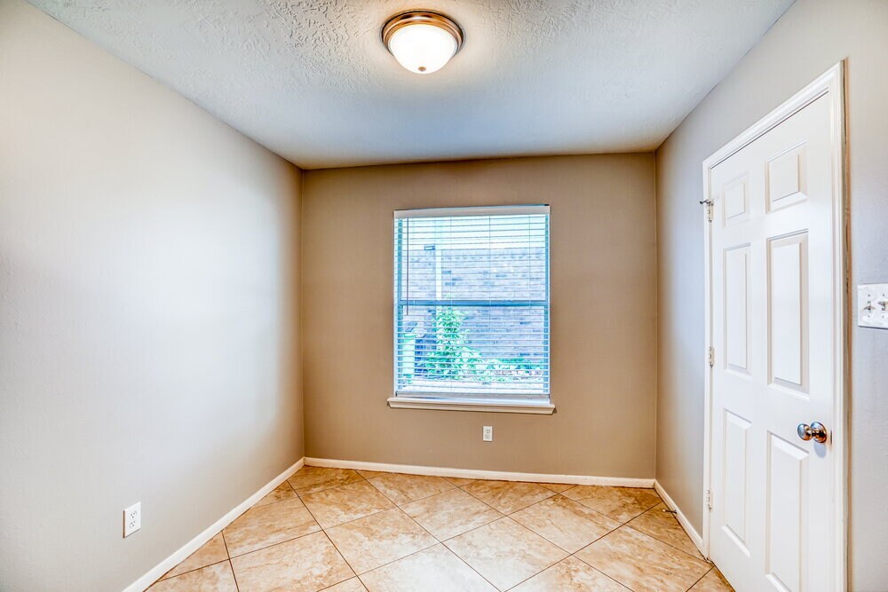 Building Photo - 6614 High Stone Ln