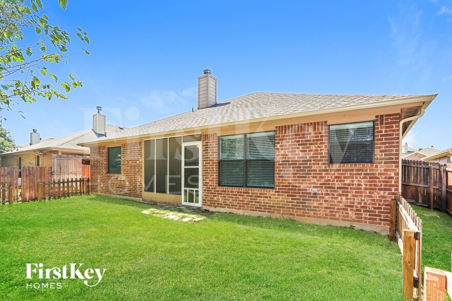 Building Photo - 2213 Brandy Dr