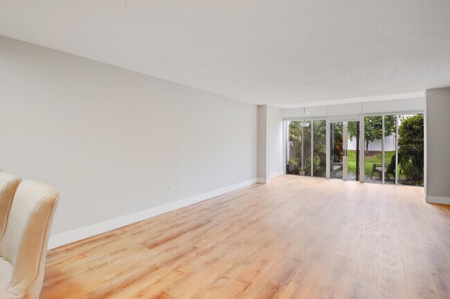 Building Photo - 4242 Deste Ct
