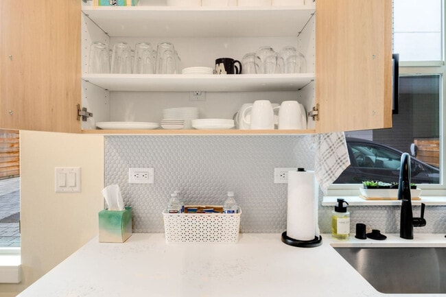 Building Photo - 823 NE 70th St