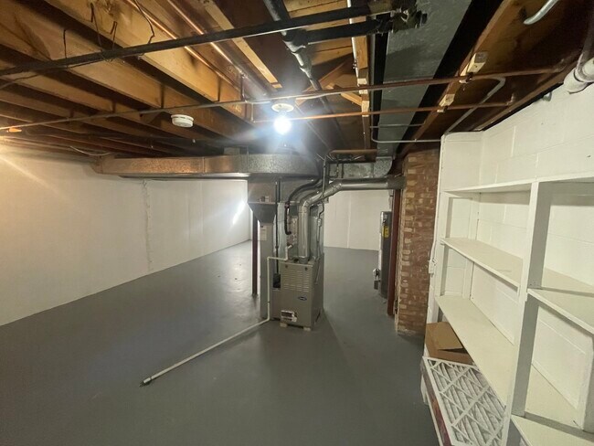 Building Photo - 117 E 6th Ave