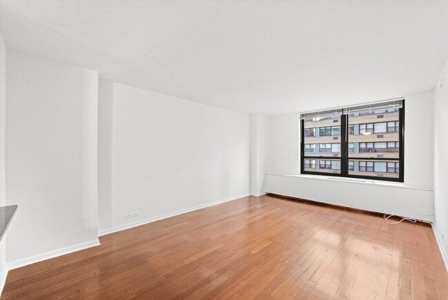 Building Photo - 222 E Pearson St