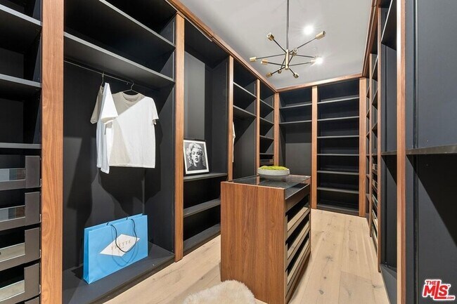 Building Photo - 9031 Alto Cedro Dr