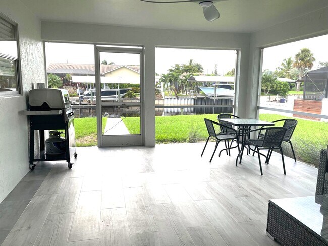 Building Photo - 217 3rd St