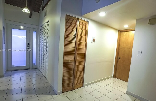 Building Photo - 3080 Allamanda St