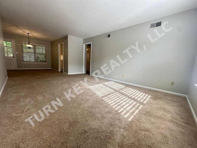 Building Photo - Condo for rent in Vestavia Hills - *MOVE I...