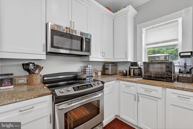Building Photo - 401 13th St NE