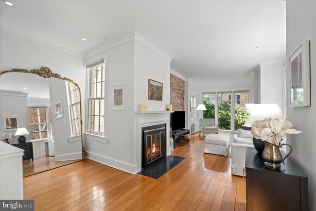 Building Photo - 1647 34th St NW