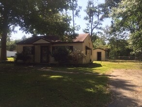 Building Photo - 2 bdrm home near Millington Elementary