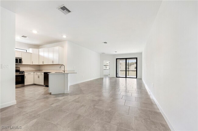 Building Photo - 19613 Hinkley Dr