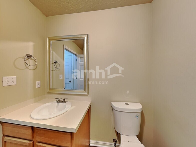 Building Photo - 7801 Ash Point Cir