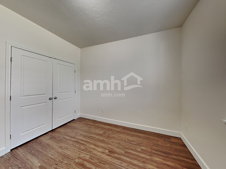 Building Photo - 3492 S Bartlett Ave