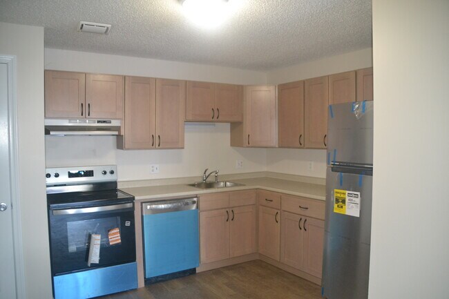 Building Photo - 12 St James Pl