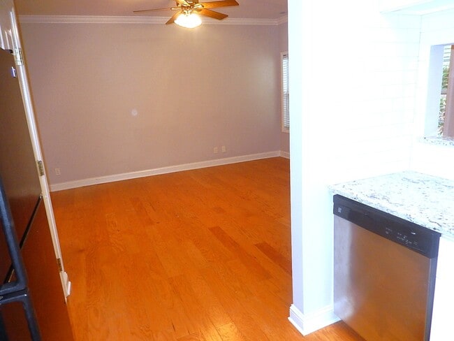 Building Photo - 211 Bridgepath Dr