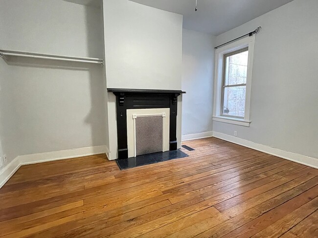 2nd bedroom - 424 1/2 S Pine St