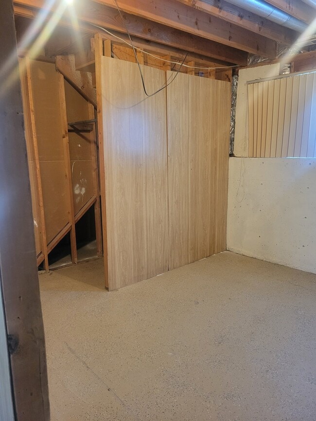 Building Photo - 165 W 910 S