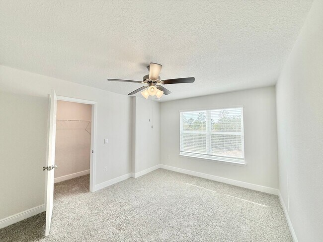 Building Photo - Coastal Townhome - Close To Beaches