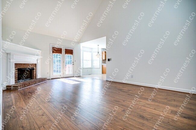 Building Photo - 1105 McDonough Cir