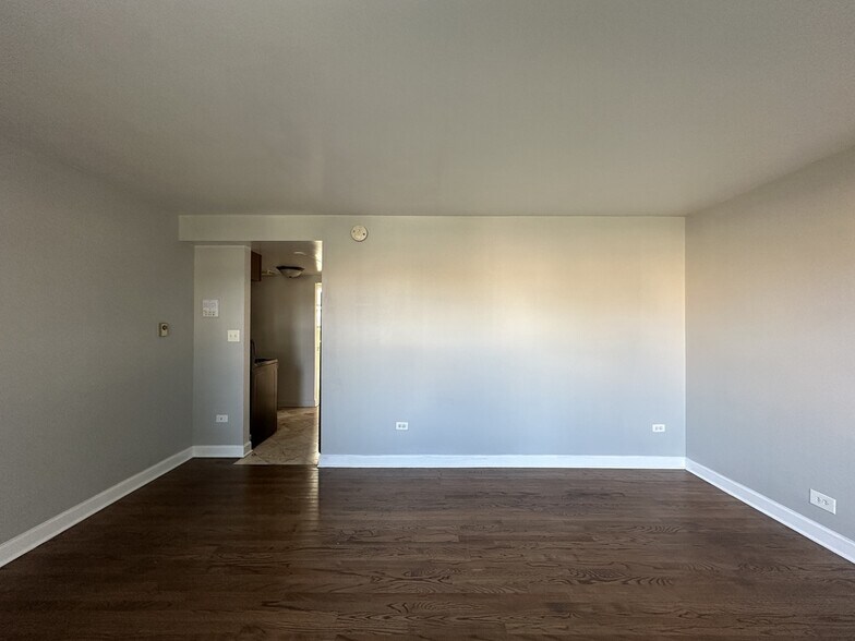 Building Photo - 7628 N Milwaukee Ave