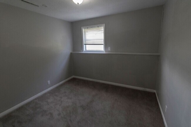 Building Photo - 7217 N Moberly Dr