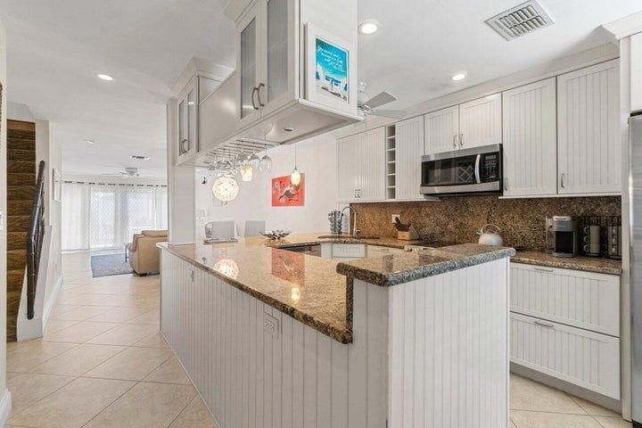 Building Photo - 842 SE 19th Ave