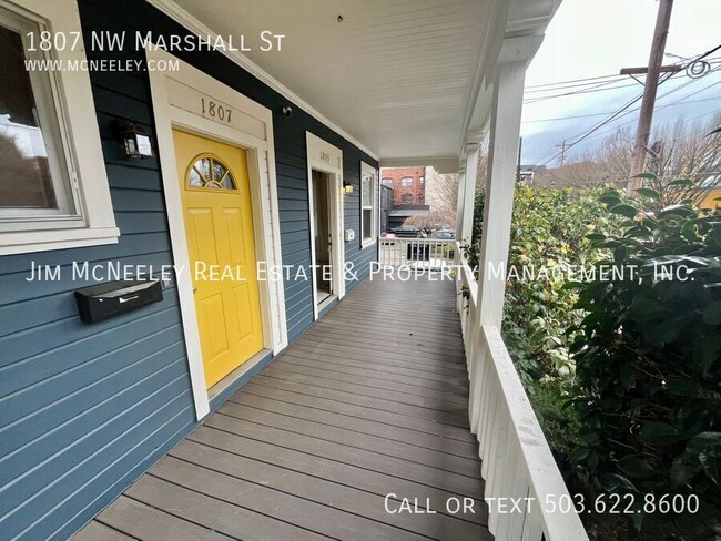 Building Photo - 3 Bed/ 1 Bath Duplex with Finished Attic -...