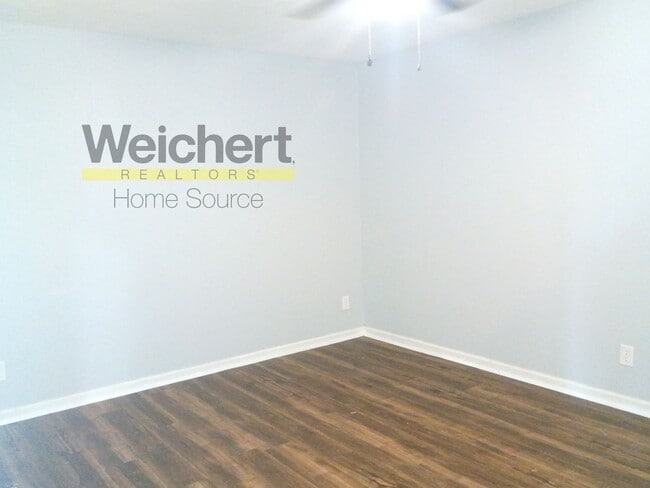 Building Photo - Spacious 4 Bedroom, Fully Updated & Move-In Ready!