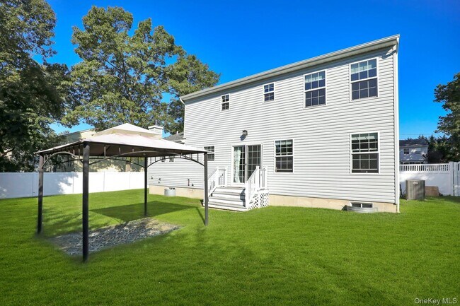 Building Photo - 32 Delamere St