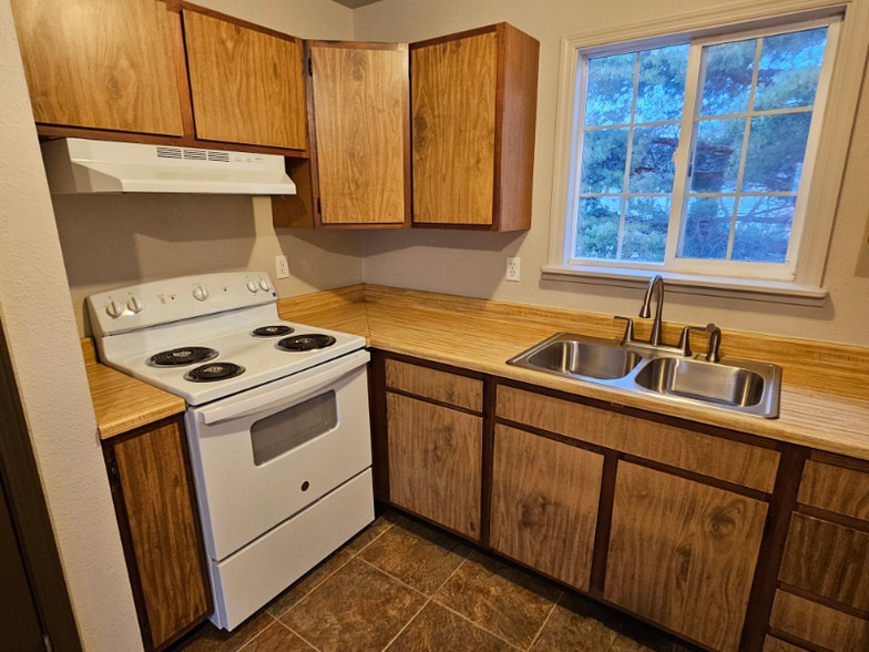 Building Photo - 1704 1st Ave W