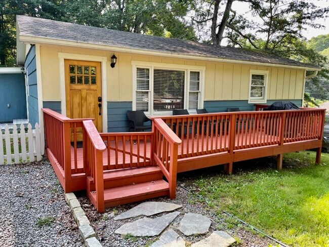 Building Photo - Black Mountain Gem Near Lake Tomahawk!