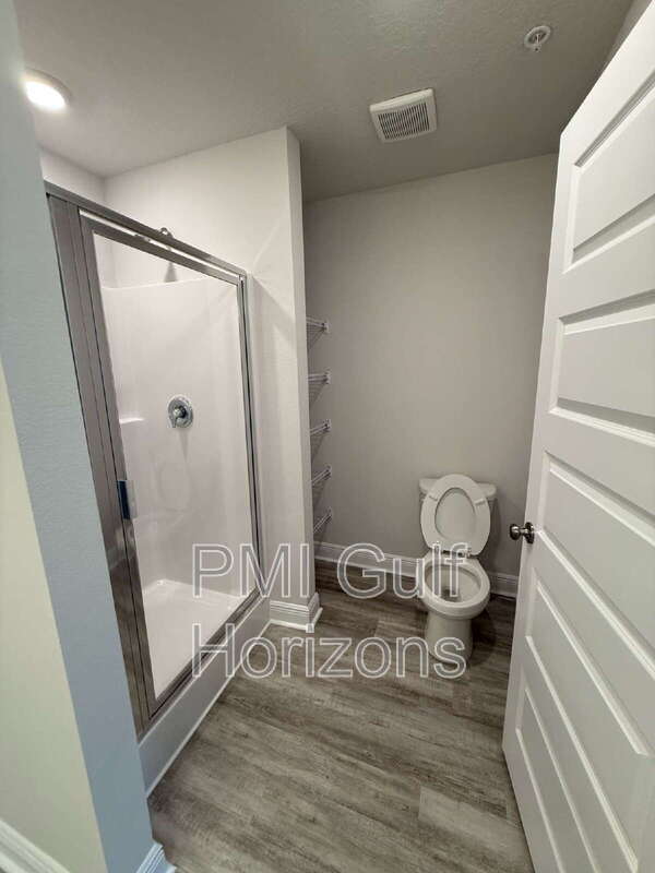 Building Photo - 710-D Giese Lane
