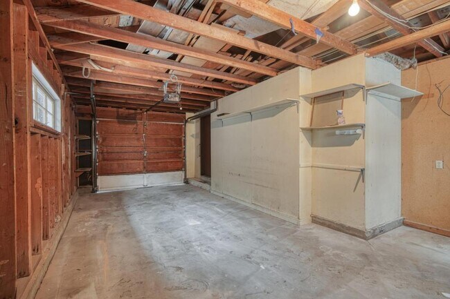 Building Photo - 225 E 25th St