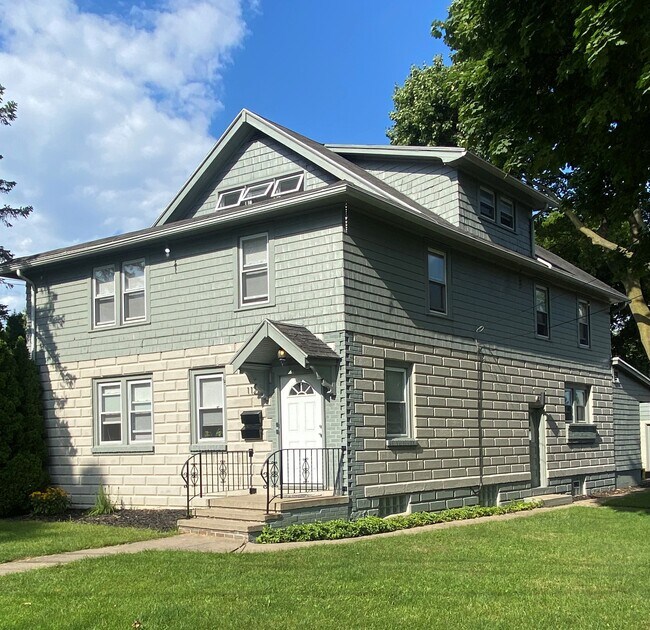 Primary Photo - 112 Oak St