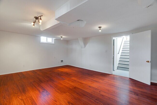 Building Photo - 1937 NE Dekum St