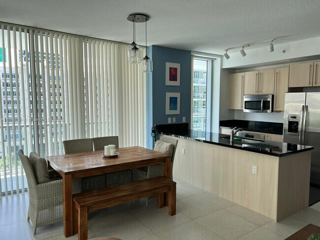 Building Photo - 1111 SW 1st Ave