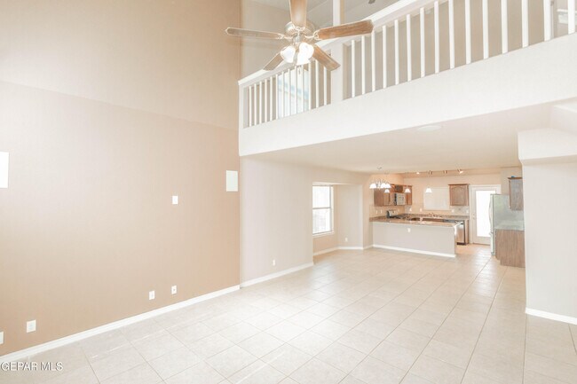 Building Photo - 14529 Jesus Almeida