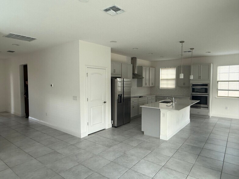 Building Photo - 7537 Wing Span Wy