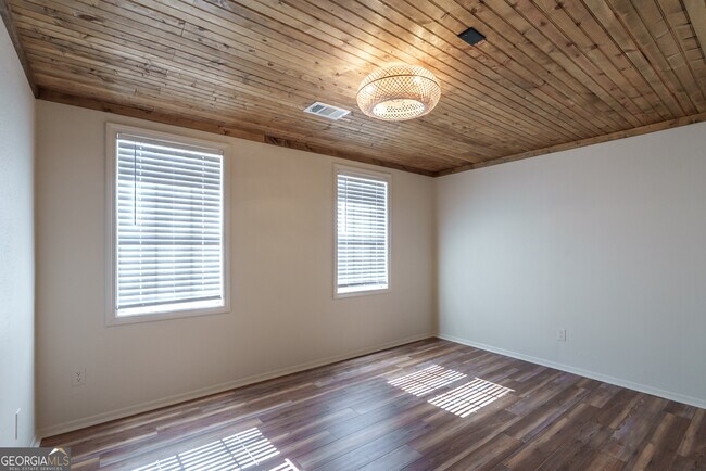 Building Photo - 384 Arrowhead Trail NE