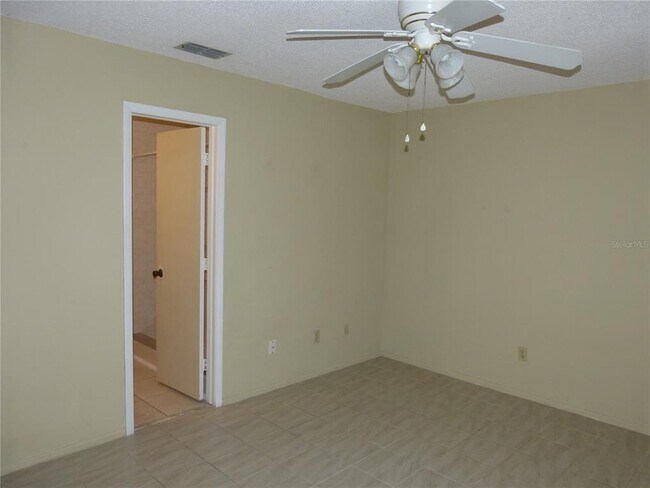 Building Photo - 2528 Elderberry Dr