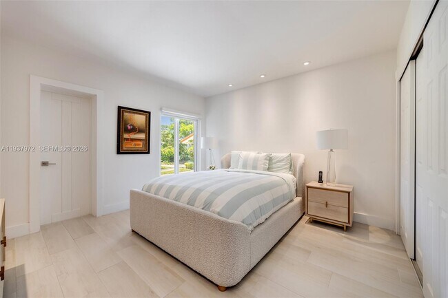 Building Photo - 7230 Vistalmar St