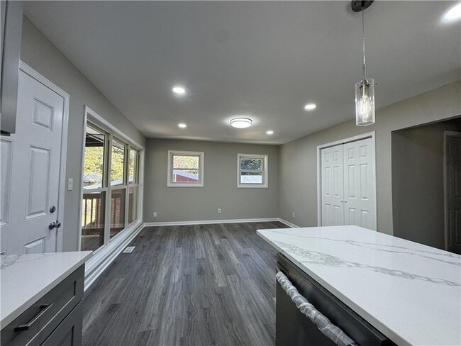 Building Photo - 3489 Creighton Rd SW