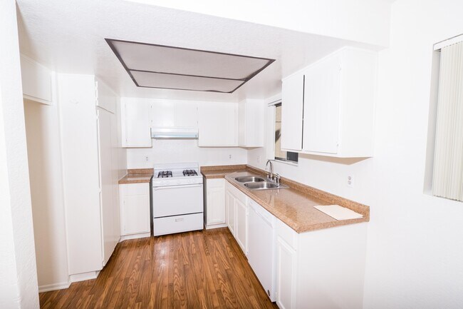 Building Photo - Firmona Apts