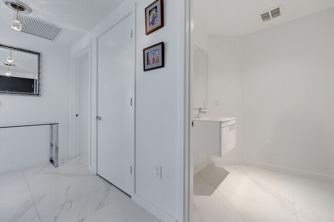Building Photo - 17301 Biscayne Blvd