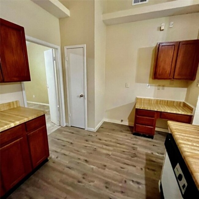 Building Photo - 3830 Westheimer Pl Dr