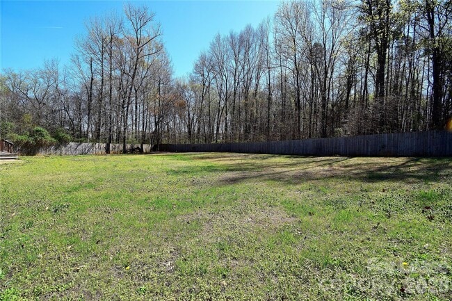 Building Photo - 614 Meadowbrook Dr