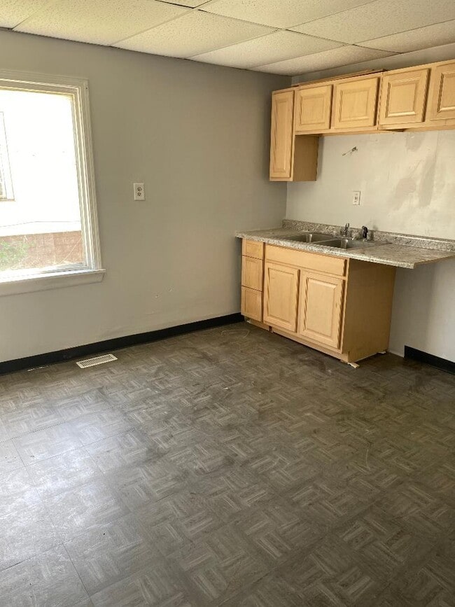 Building Photo - 11809 S Lafayette Ave