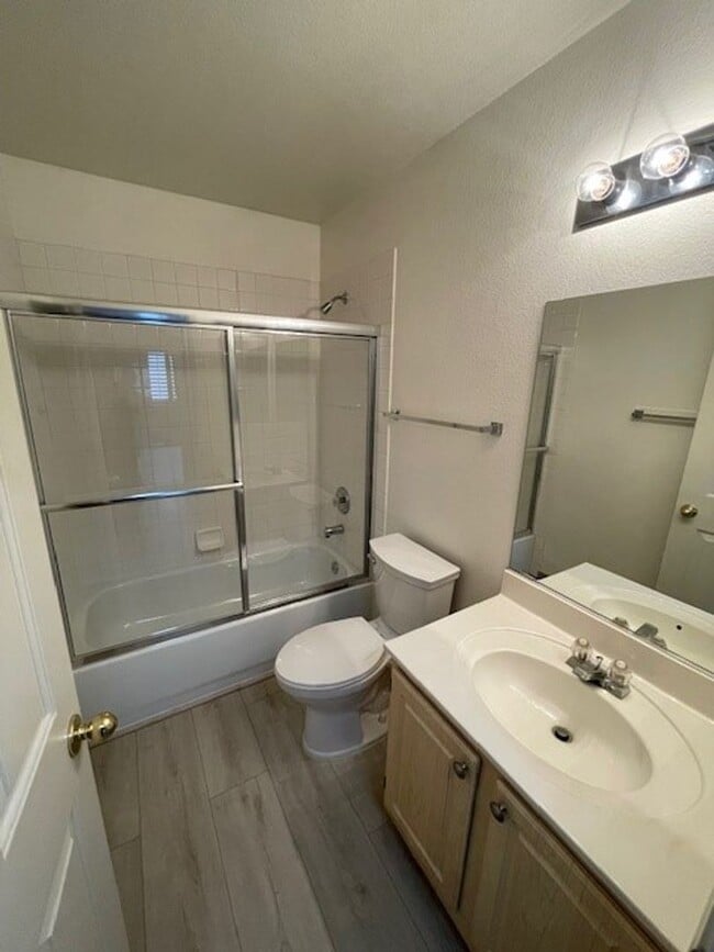 Building Photo - Beautiful 2 bedrooms